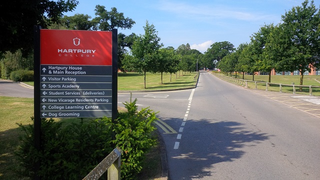  Eingangsschild Hartpury College